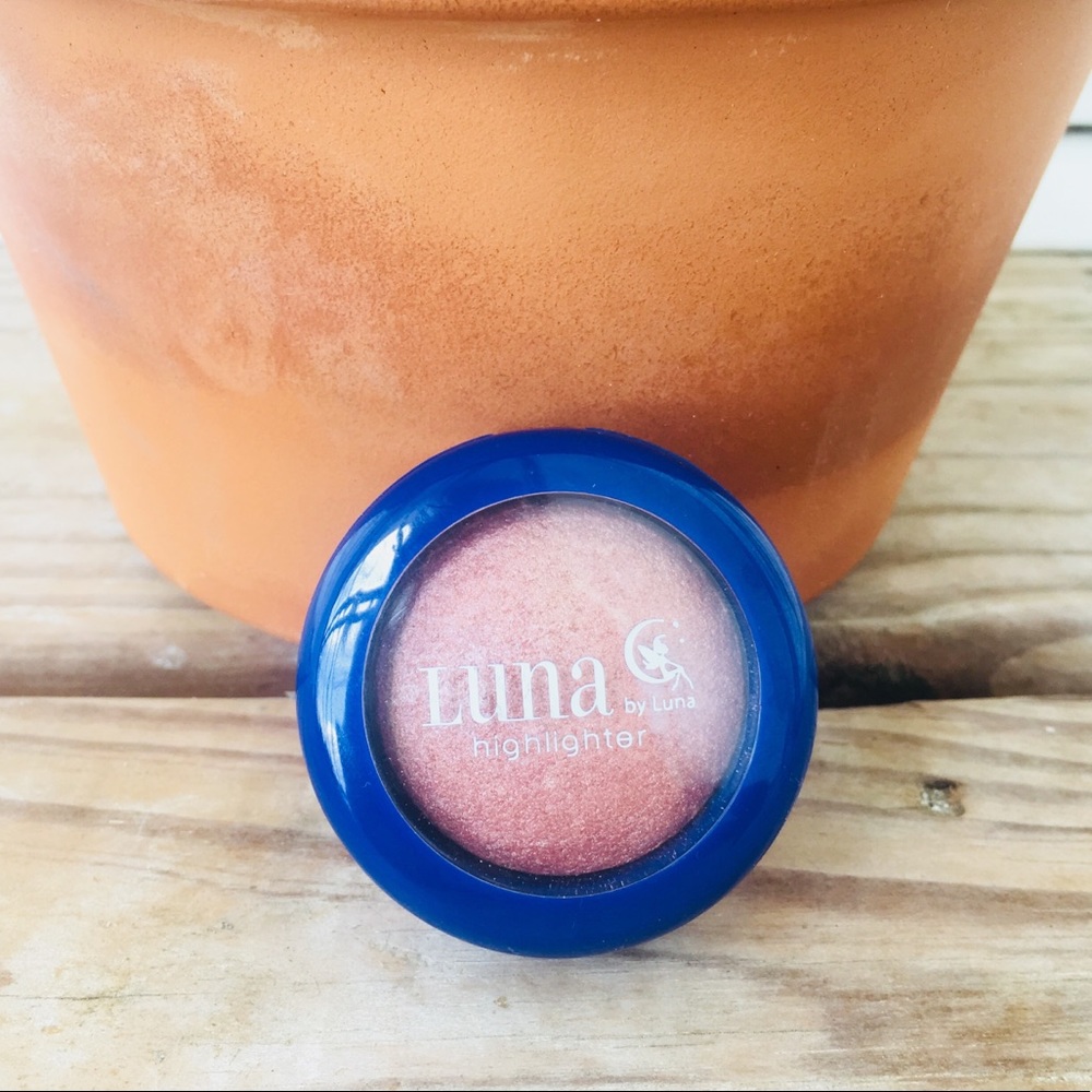 ❤️ 5 for $15 Luna Highlighter❤️